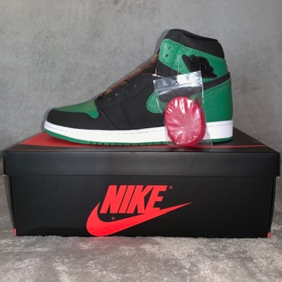 Jordan 1 Retro High ' Pine Green' - Picture 2 of 3